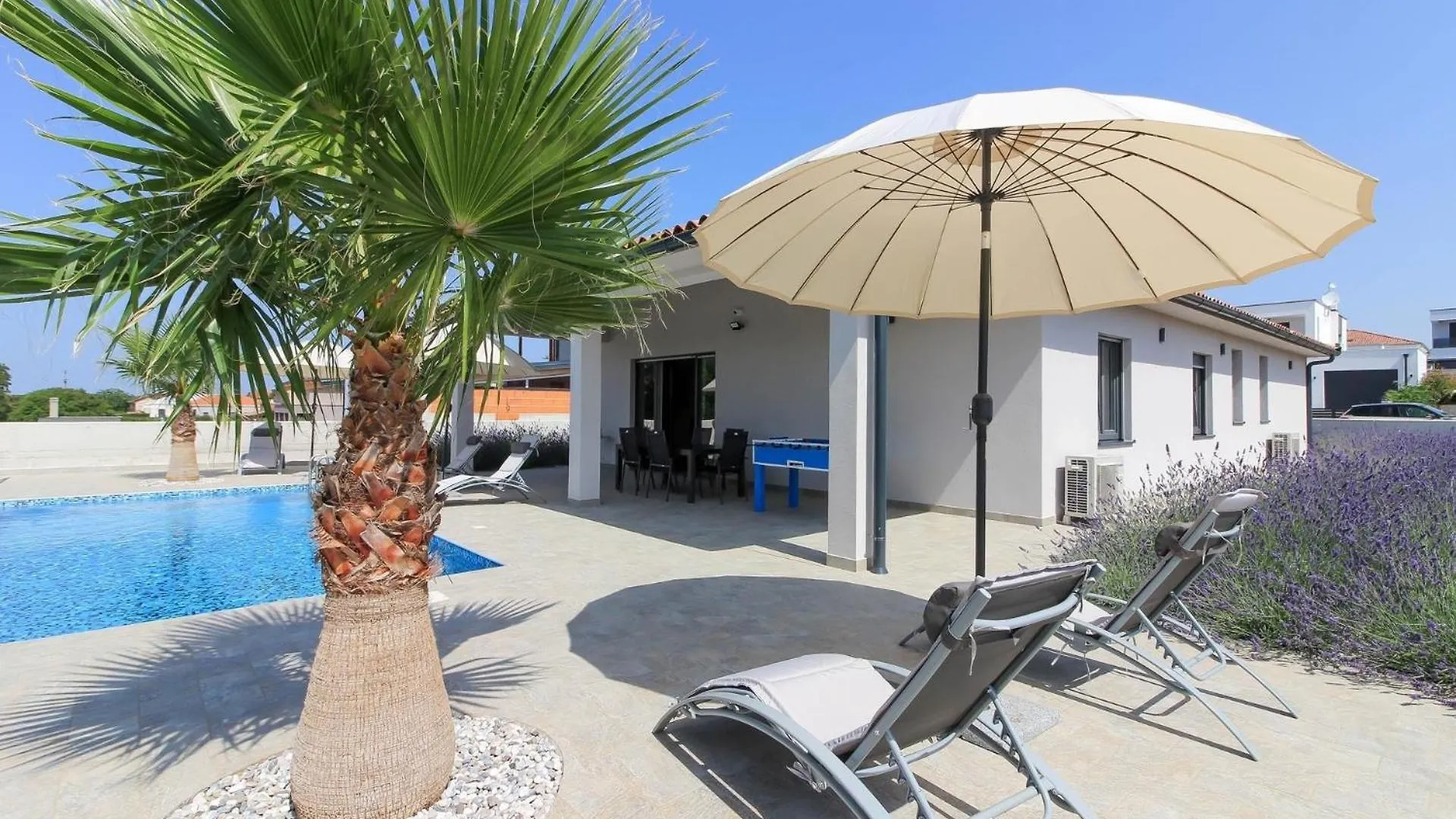 Ferienhaus Mit Privatpool Fuer 8 Personen Ca 170 Qm In Pula, Istrien Istrische Riviera 0*, Pula Kroatien